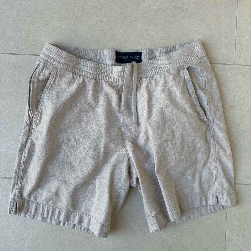 Abercrombie and Fitch Medium Men's Beige Shorts with drawstring waist band